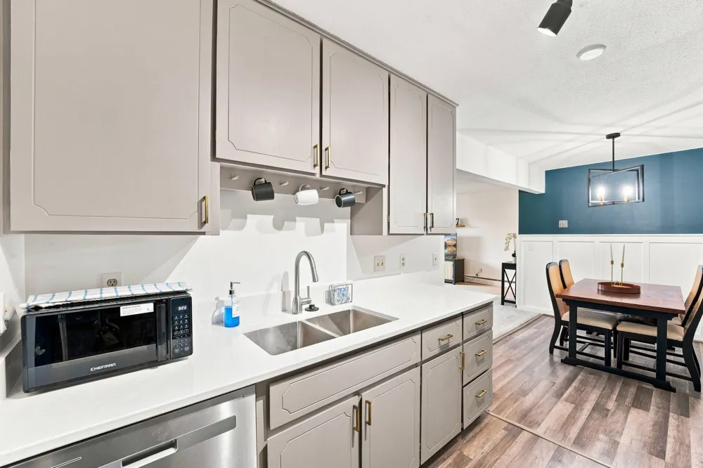 4370 Brookside Court #302 Edina, MN 55436