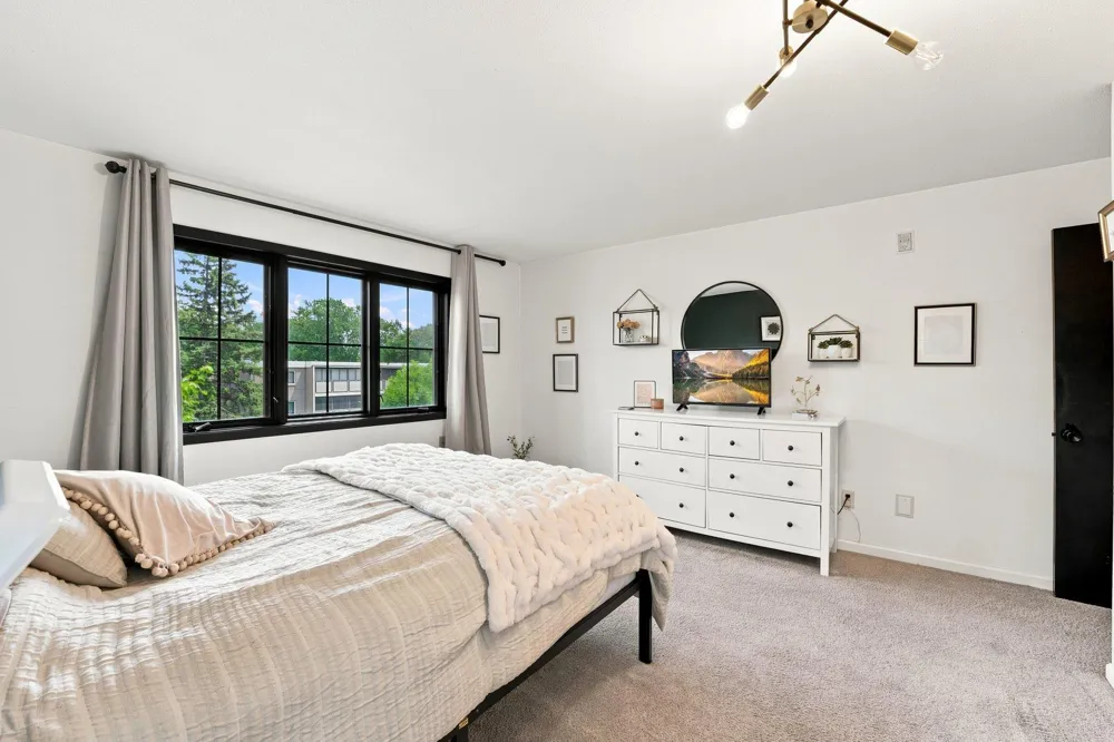 4370 Brookside Court #302 Edina, MN 55436