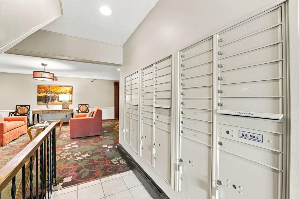 4370 Brookside Court #302 Edina, MN 55436