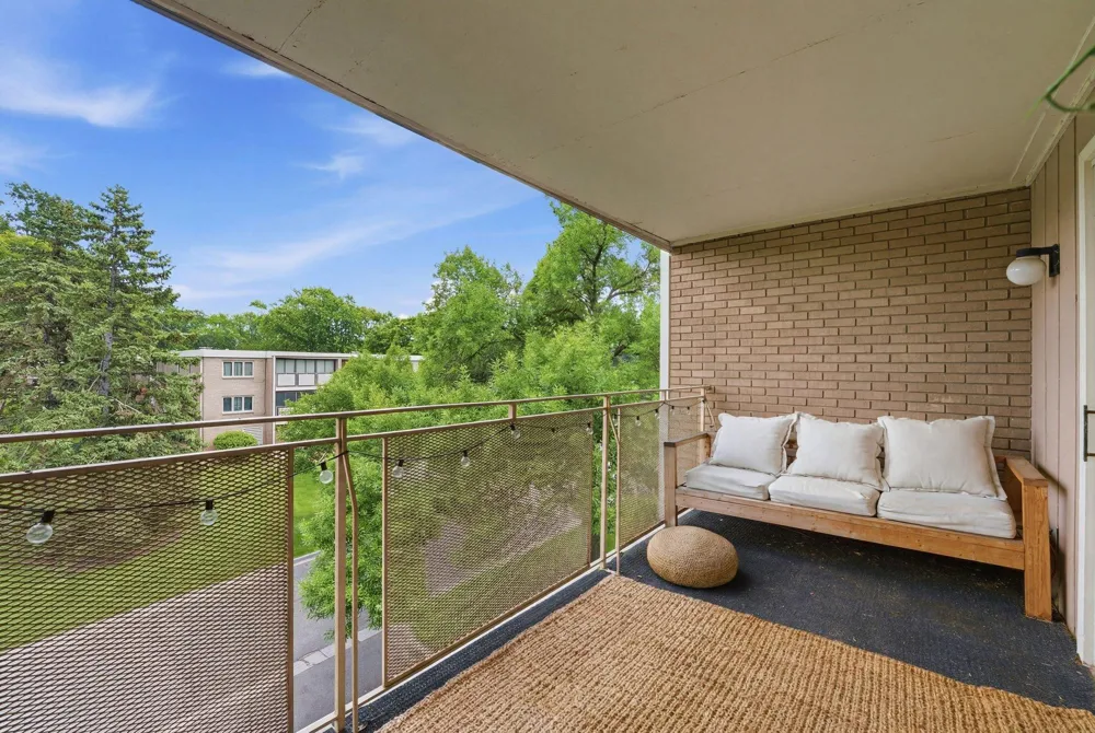 4370 Brookside Court #302 Edina, MN 55436
