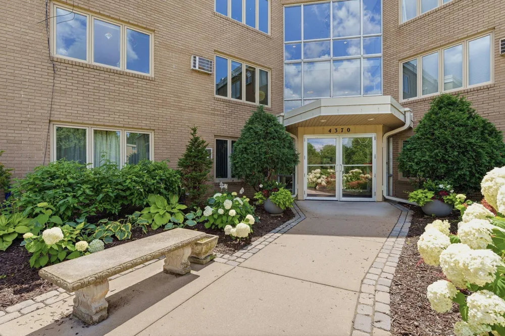 4370 Brookside Court #302 Edina, MN 55436