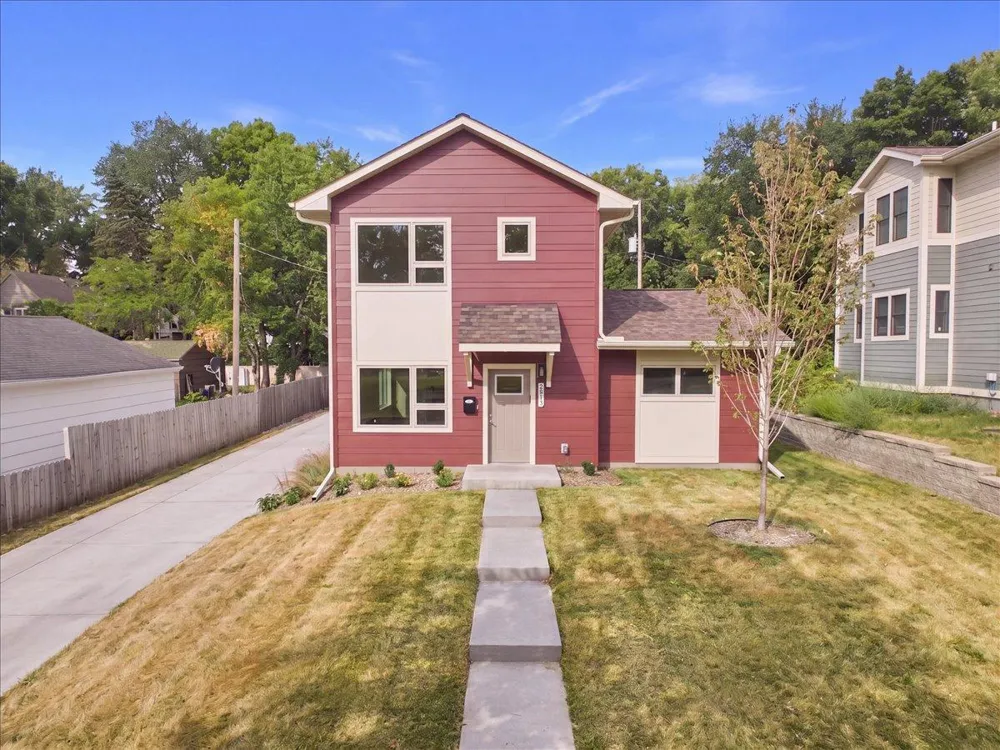 2913 4th Street Minneapolis, MN 55411