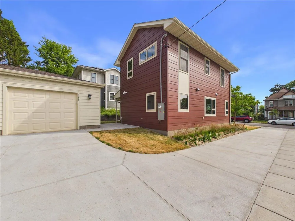 2913 4th Street Minneapolis, MN 55411
