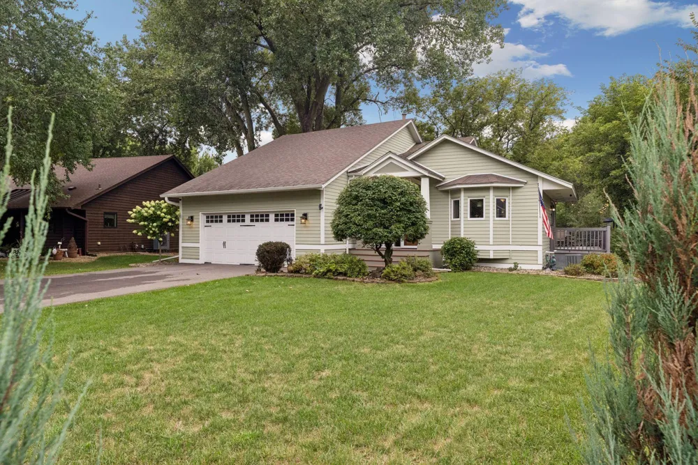 2512 8th Street White Bear Lake, MN 55110