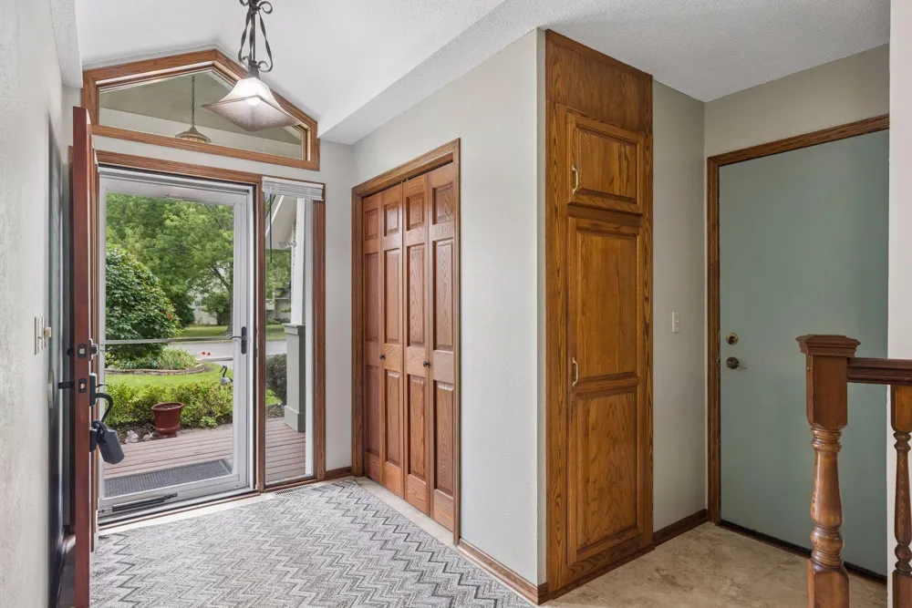 2512 8th Street White Bear Lake, MN 55110