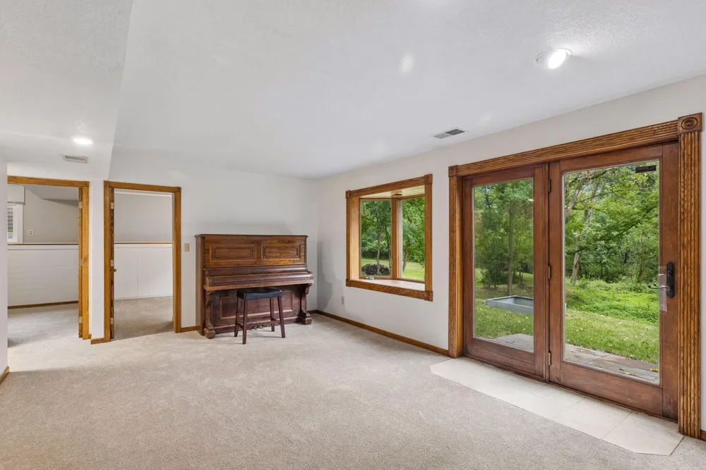 2512 8th Street White Bear Lake, MN 55110