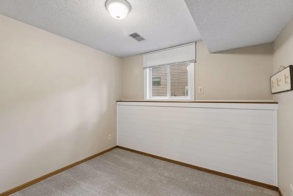 2512 8th Street White Bear Lake, MN 55110