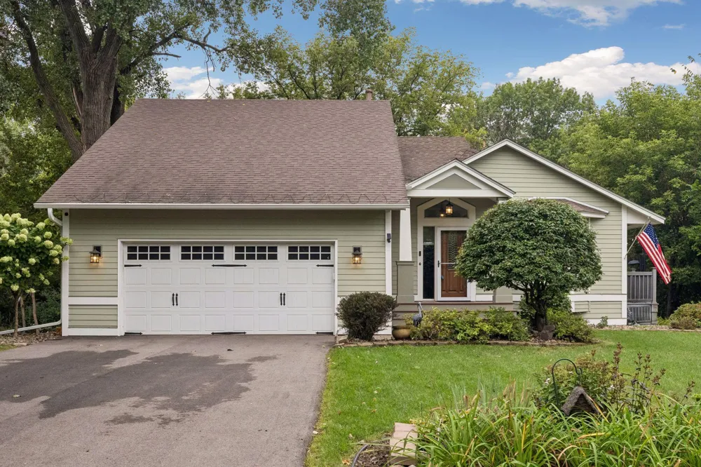 2512 8th Street White Bear Lake, MN 55110