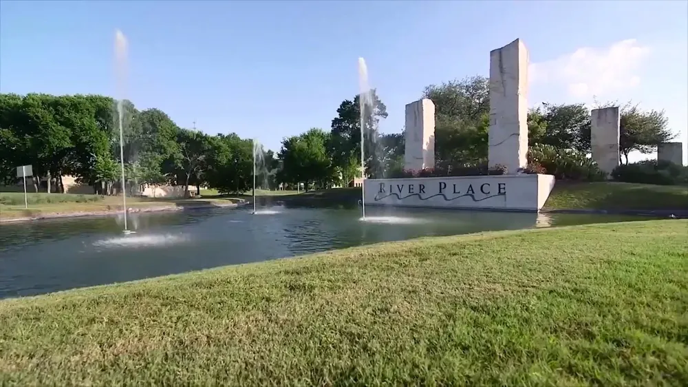 5204 Deerwood Court Austin, TX 78730
