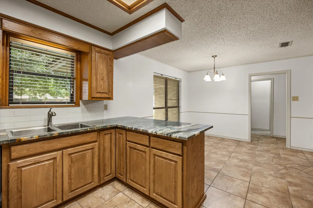 1812 Cypress Avenue Stephenville, TX 76401