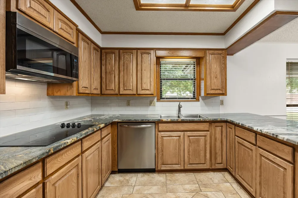 1812 Cypress Avenue Stephenville, TX 76401