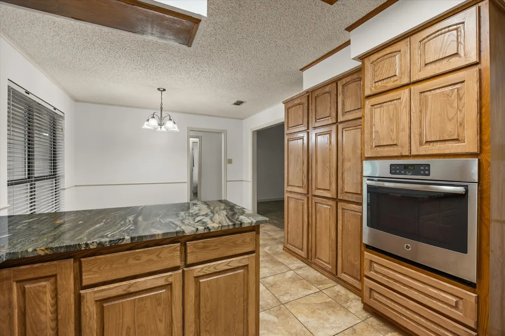 1812 Cypress Avenue Stephenville, TX 76401