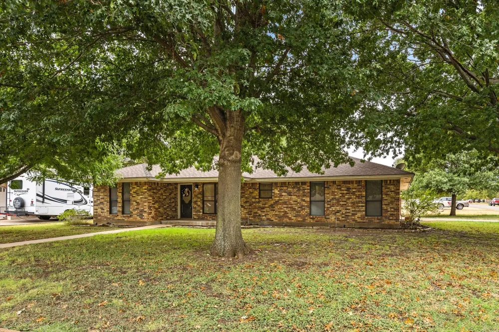 1812 Cypress Avenue Stephenville, TX 76401