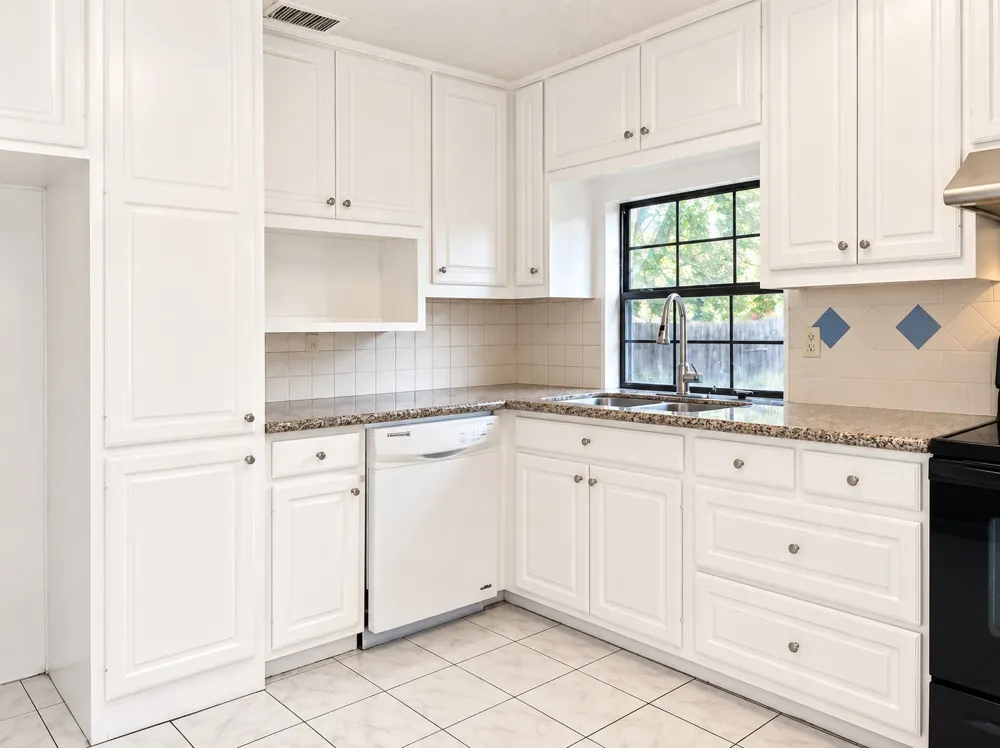 5026 Hearthcrest Drive Garland, TX 75044
