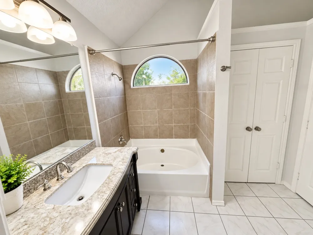 5026 Hearthcrest Drive Garland, TX 75044