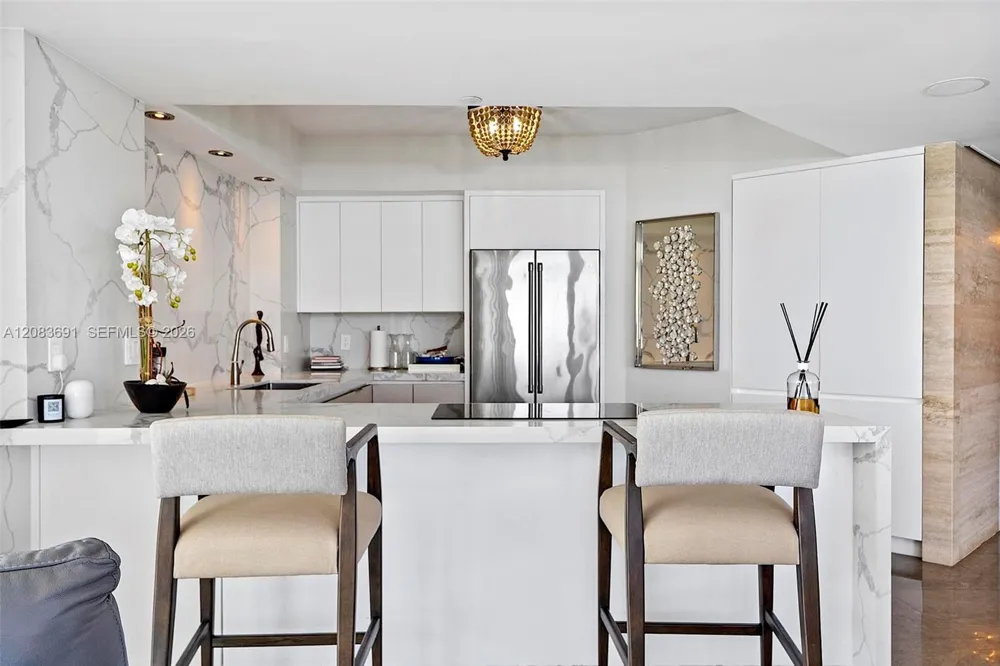 10 Venetian Way #804 Miami Beach, FL 33139