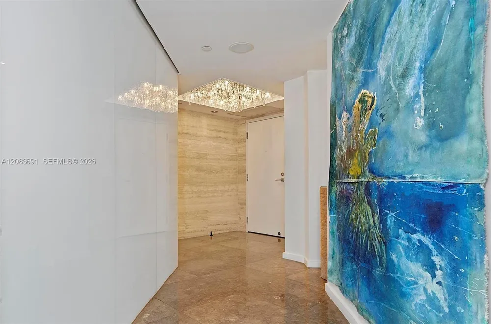 10 Venetian Way #804 Miami Beach, FL 33139
