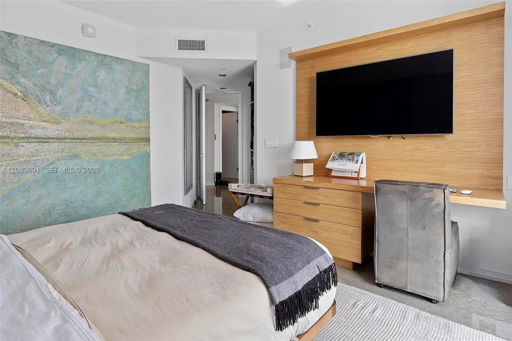 10 Venetian Way #804 Miami Beach, FL 33139