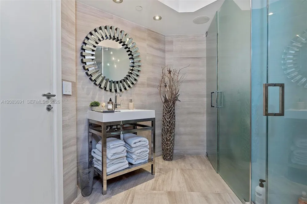 10 Venetian Way #804 Miami Beach, FL 33139