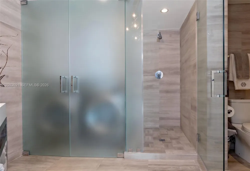 10 Venetian Way #804 Miami Beach, FL 33139