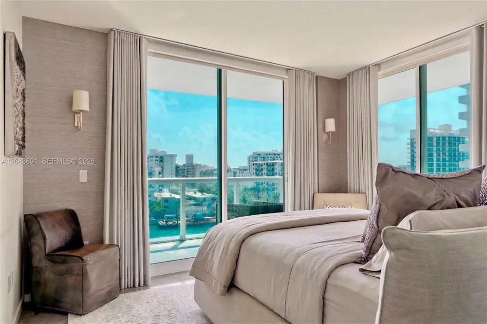 10 Venetian Way #804 Miami Beach, FL 33139