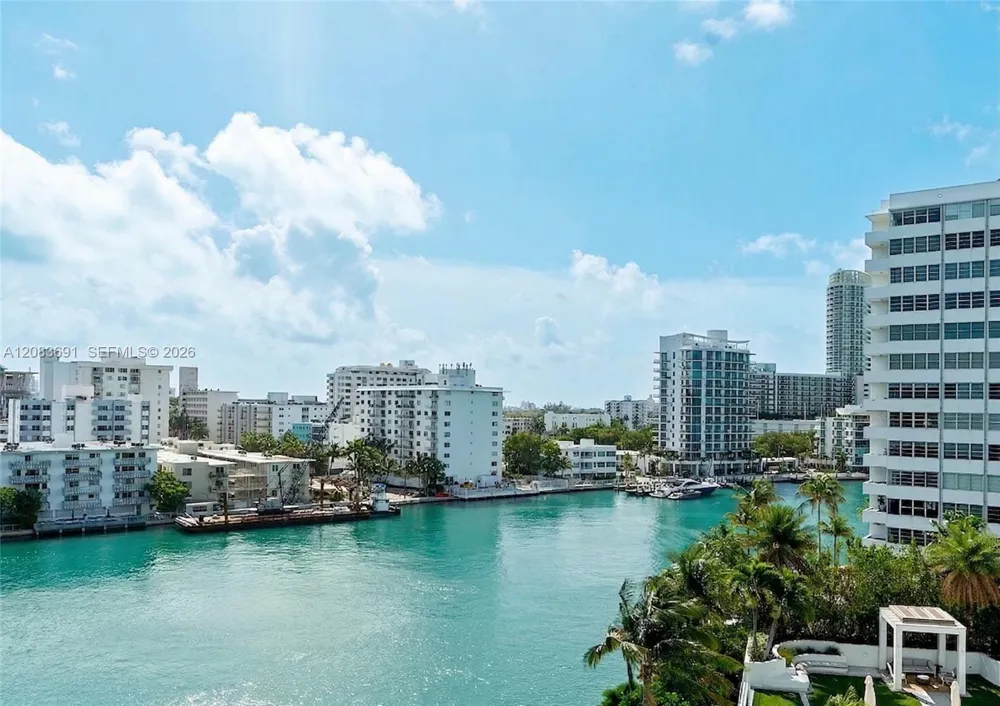 10 Venetian Way #804 Miami Beach, FL 33139
