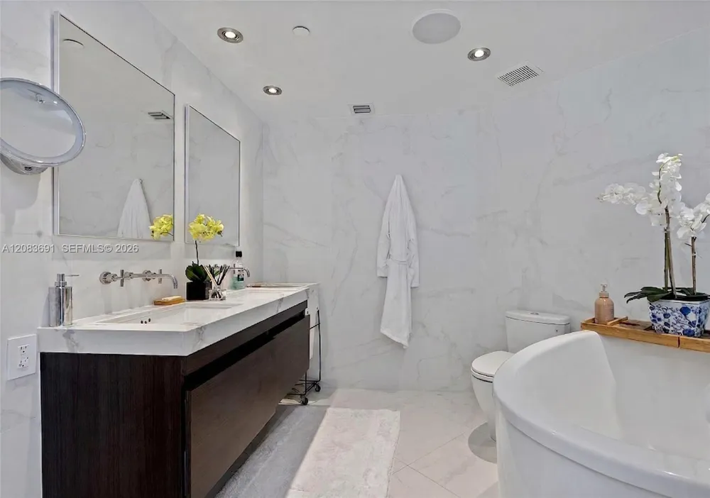 10 Venetian Way #804 Miami Beach, FL 33139