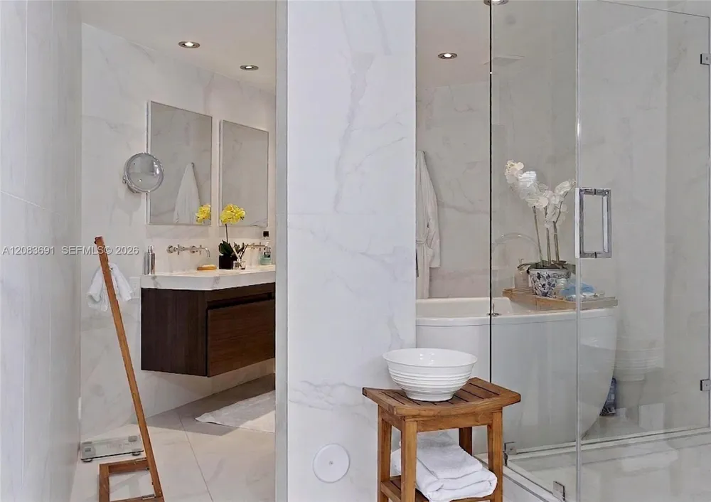 10 Venetian Way #804 Miami Beach, FL 33139