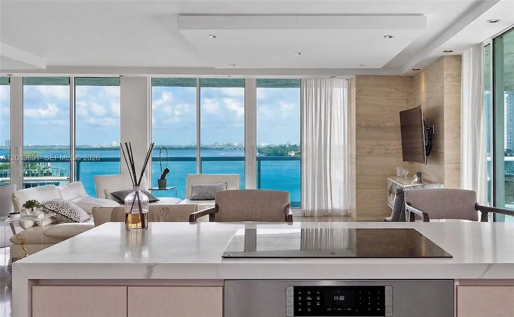 10 Venetian Way #804 Miami Beach, FL 33139
