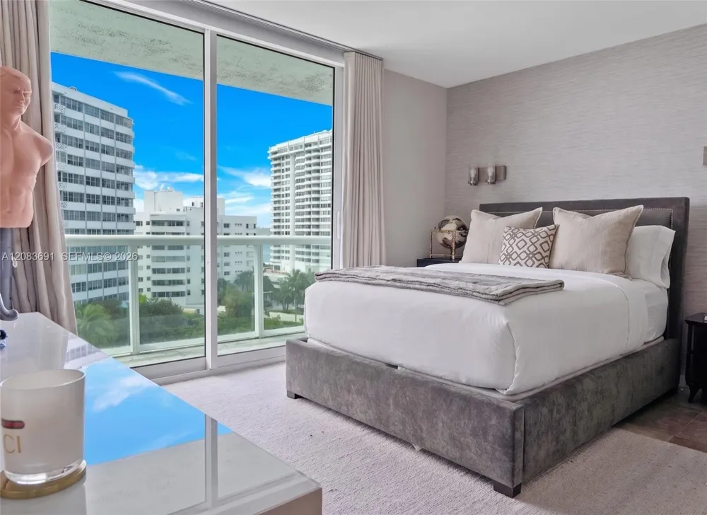 10 Venetian Way #804 Miami Beach, FL 33139