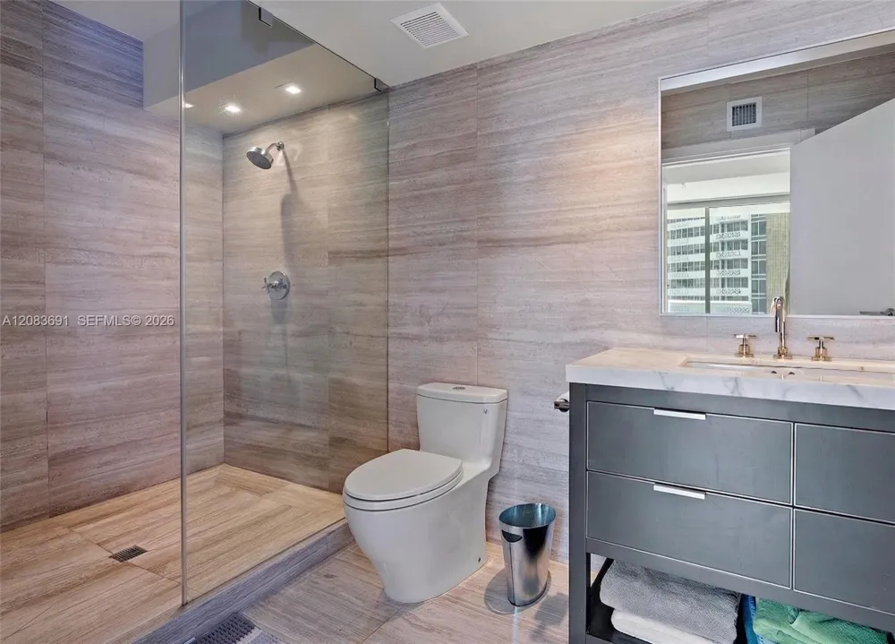 10 Venetian Way #804 Miami Beach, FL 33139