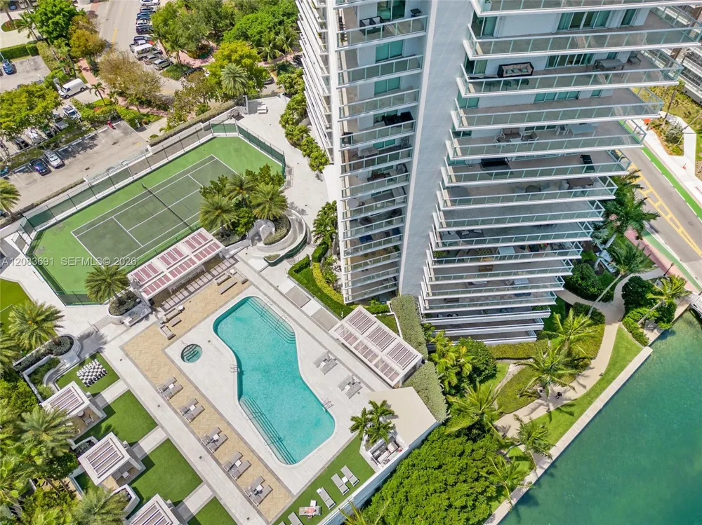 10 Venetian Way #804 Miami Beach, FL 33139