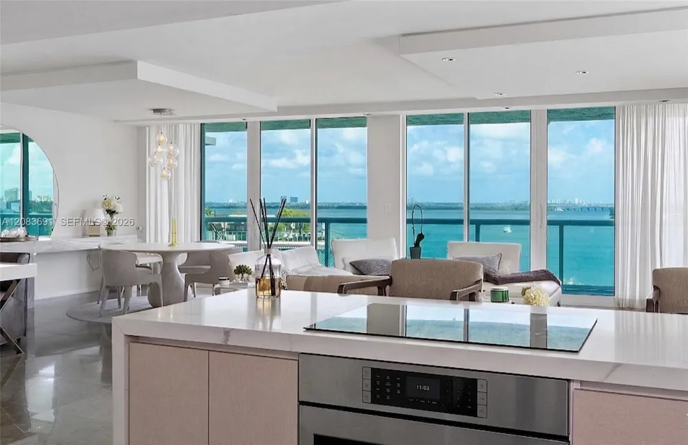 10 Venetian Way #804 Miami Beach, FL 33139