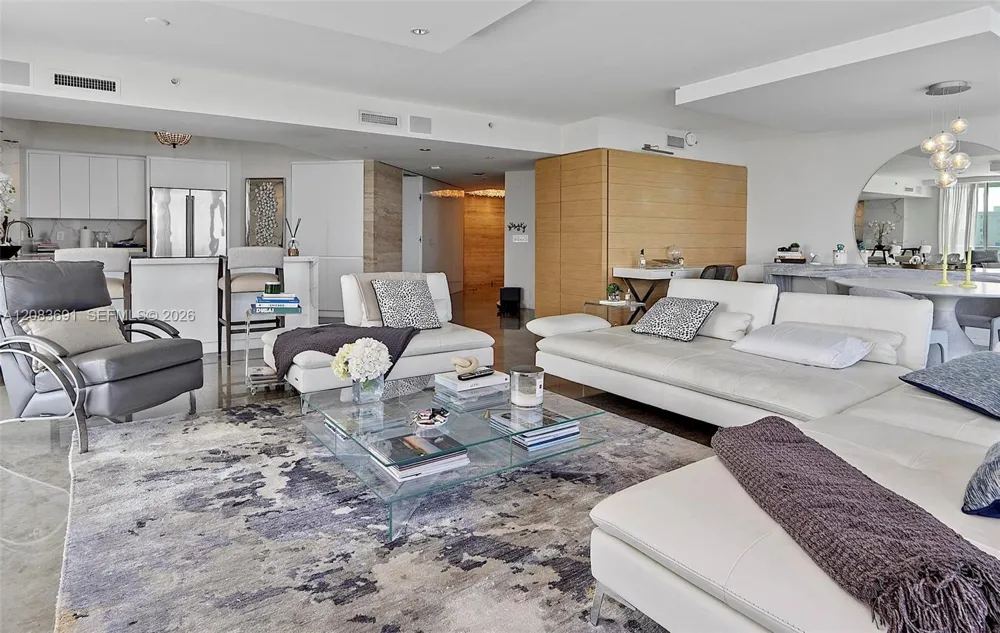10 Venetian Way #804 Miami Beach, FL 33139