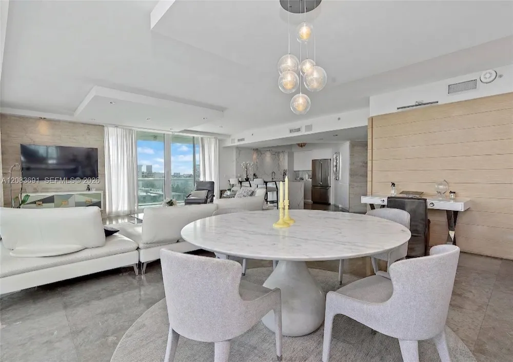 10 Venetian Way #804 Miami Beach, FL 33139