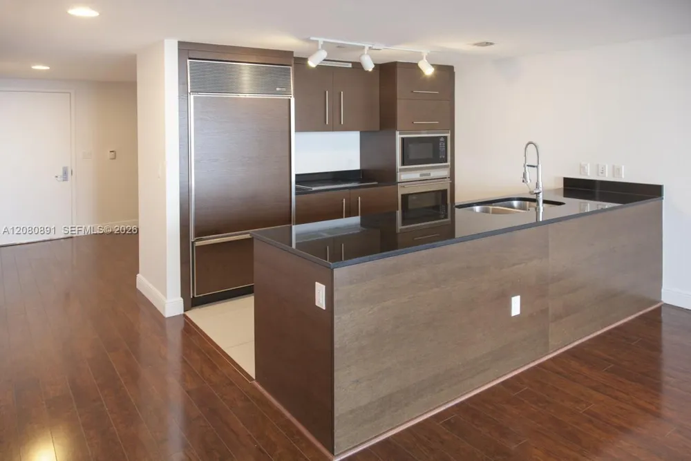 475 Brickell Ave #3507 Miami, FL 33131