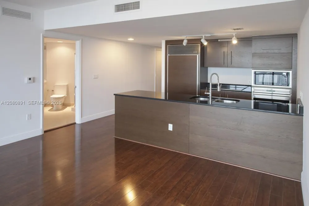 475 Brickell Ave #3507 Miami, FL 33131
