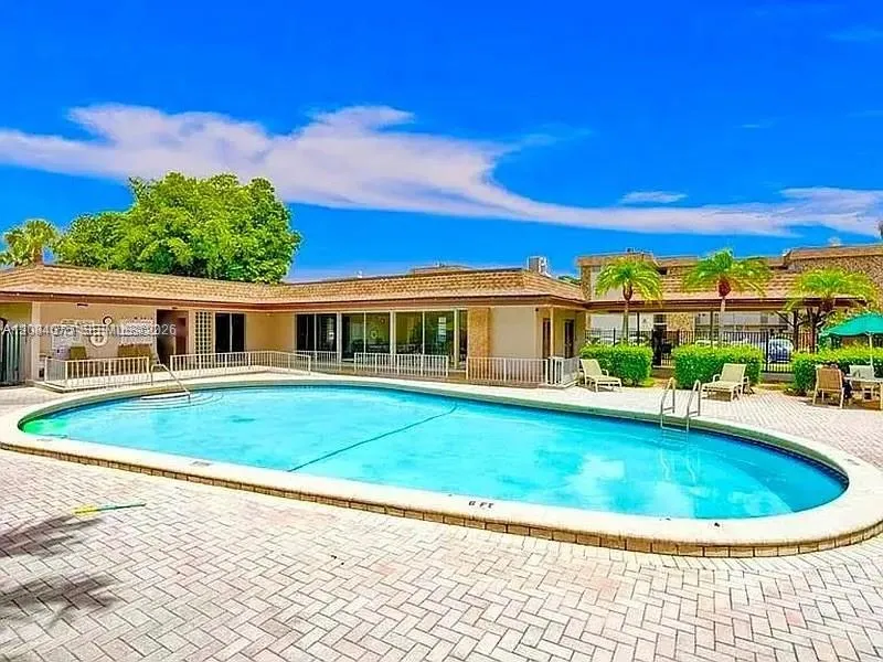 2431 SW 82nd Ave #202 Davie, FL 33324