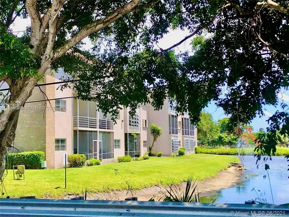 2431 SW 82nd Ave #202 Davie, FL 33324
