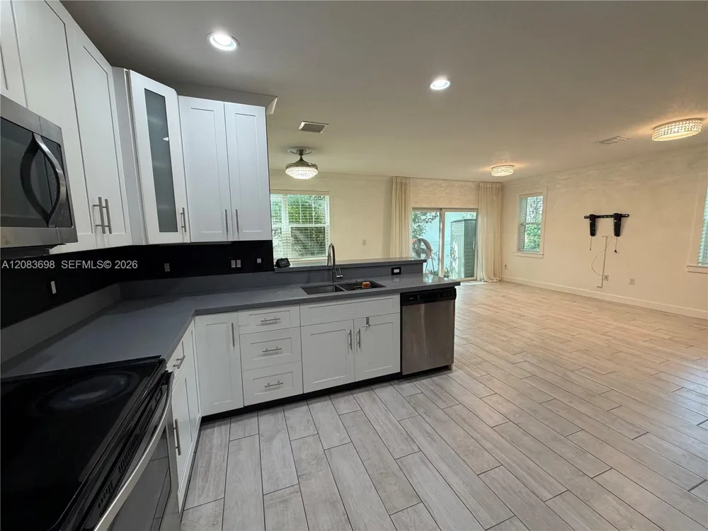 2370 SW 18th Ave Fort Lauderdale, FL 33315