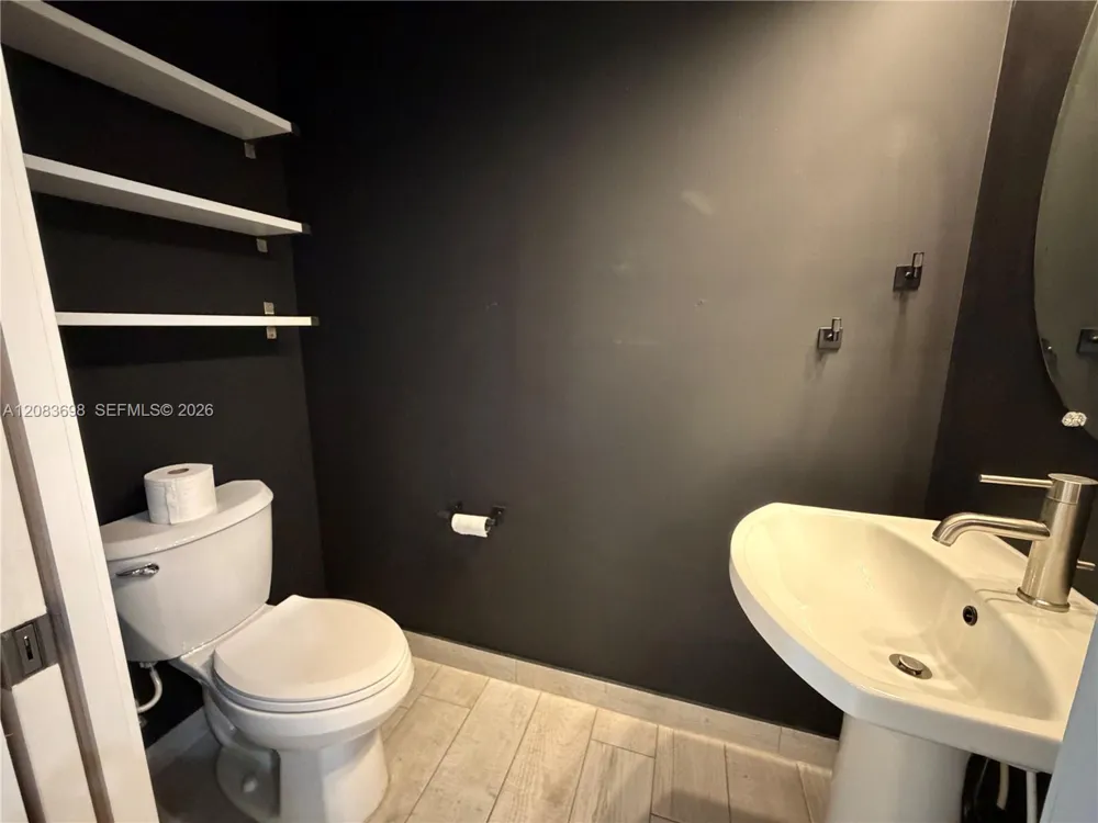 2370 SW 18th Ave Fort Lauderdale, FL 33315