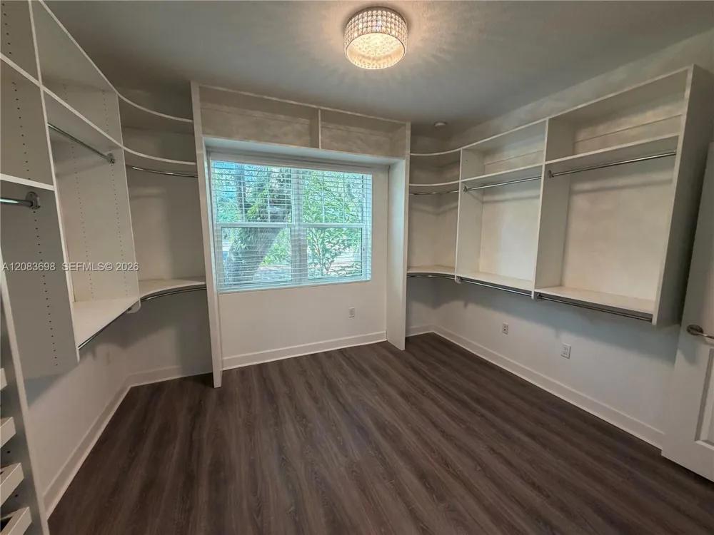 2370 SW 18th Ave Fort Lauderdale, FL 33315