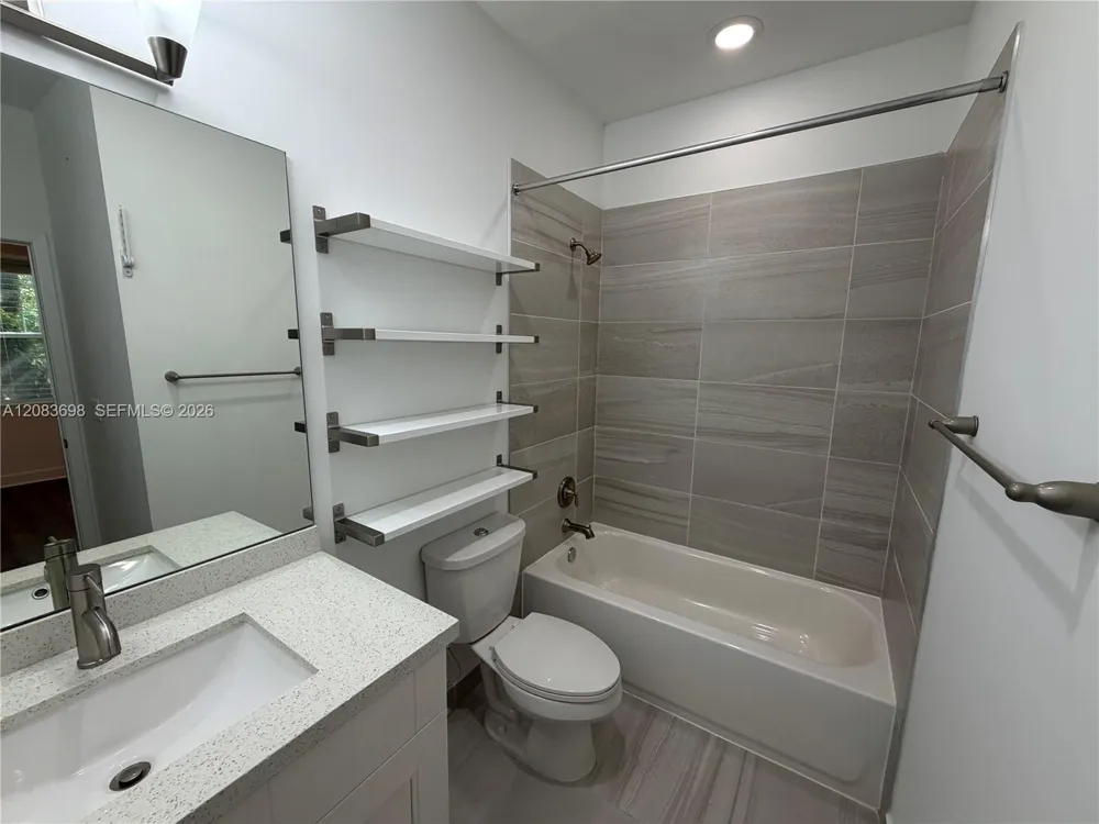 2370 SW 18th Ave Fort Lauderdale, FL 33315