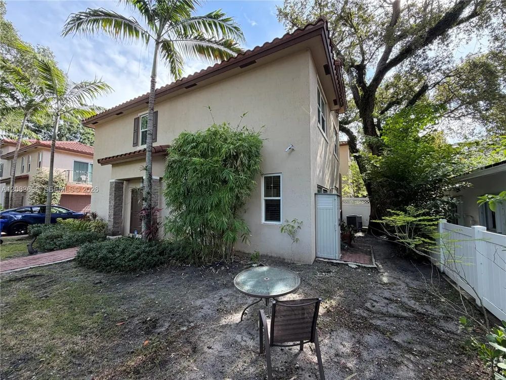 2370 SW 18th Ave Fort Lauderdale, FL 33315