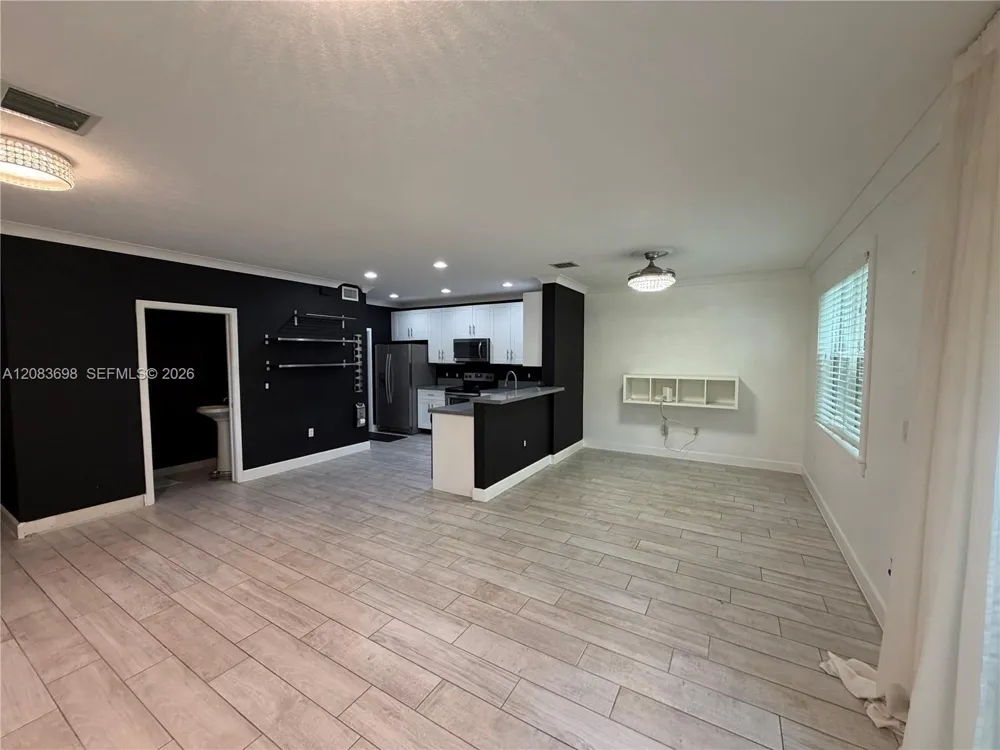 2370 SW 18th Ave Fort Lauderdale, FL 33315