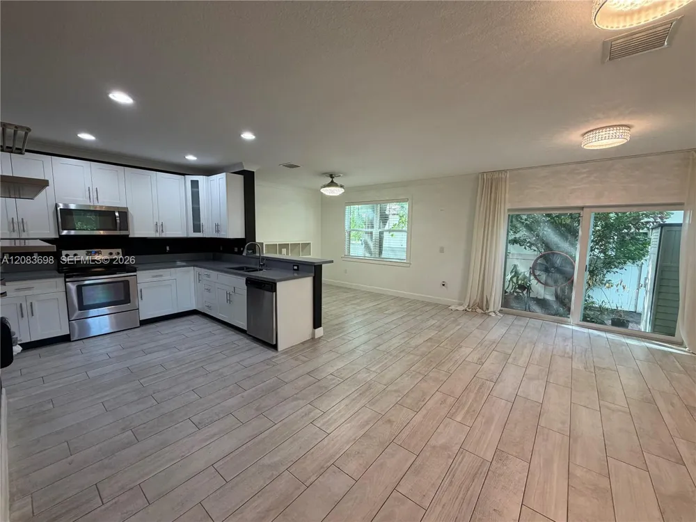2370 SW 18th Ave Fort Lauderdale, FL 33315