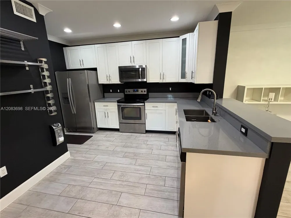 2370 SW 18th Ave Fort Lauderdale, FL 33315