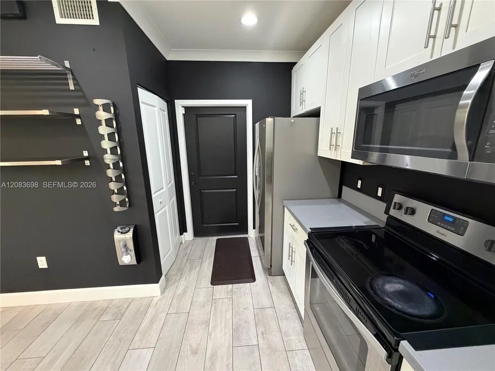 2370 SW 18th Ave Fort Lauderdale, FL 33315