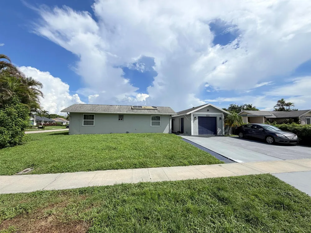 10431 Carmen Lane Royal Palm Beach, FL 33411