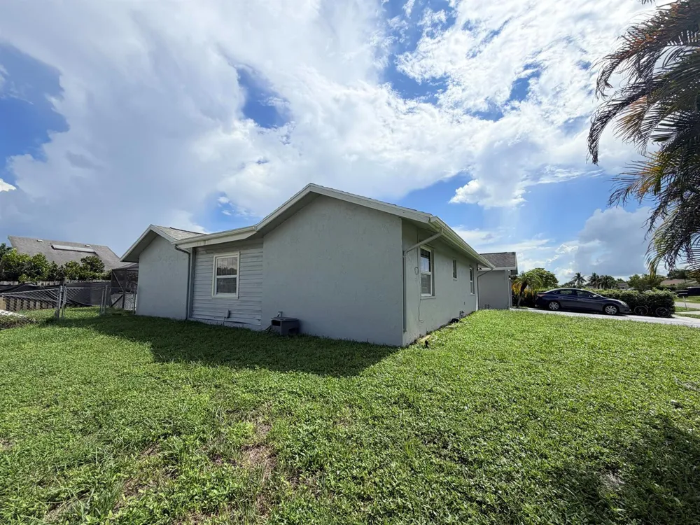 10431 Carmen Lane Royal Palm Beach, FL 33411
